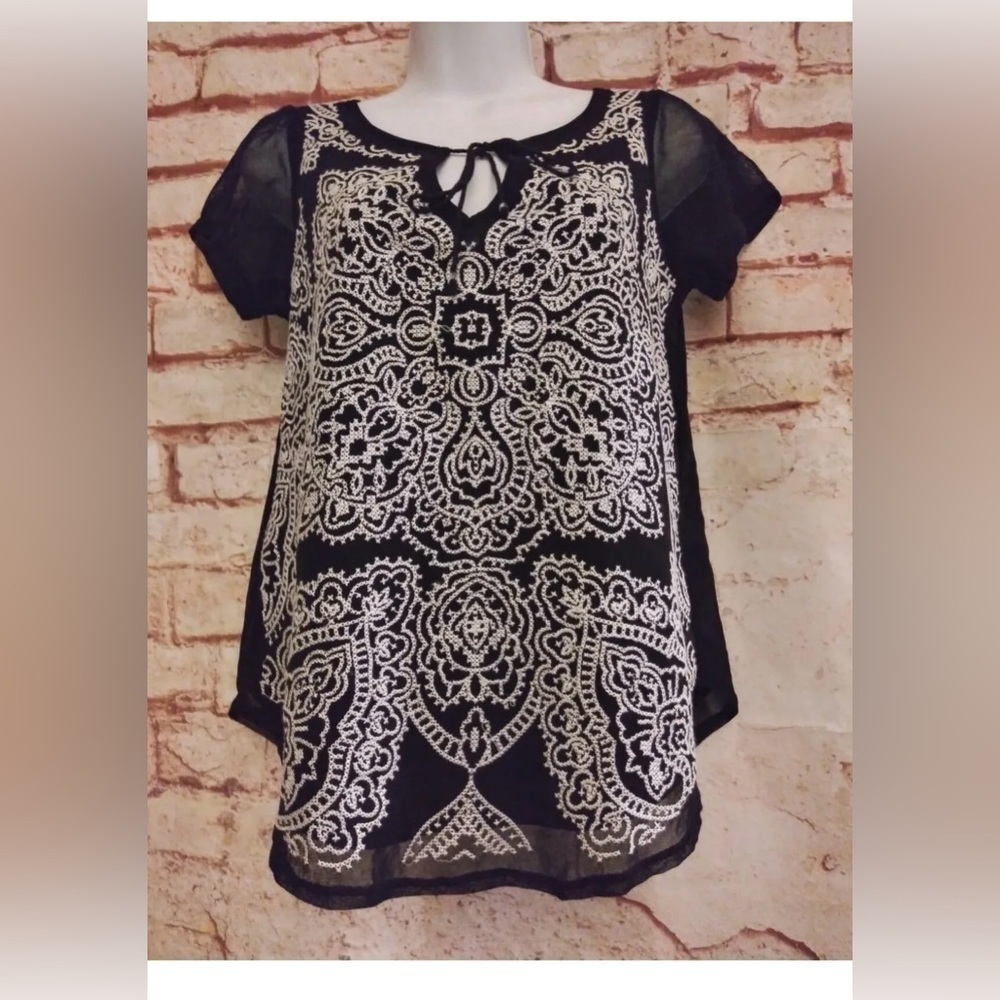 Inc Macy's Top M Knit Black White Embroidered Hippie Boho Shirt Blouse